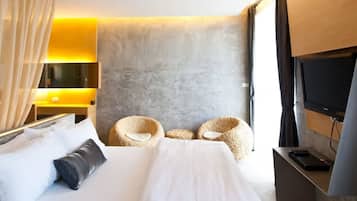 Deluxe - Meal package | Free minibar, in-room safe, desk, rollaway beds