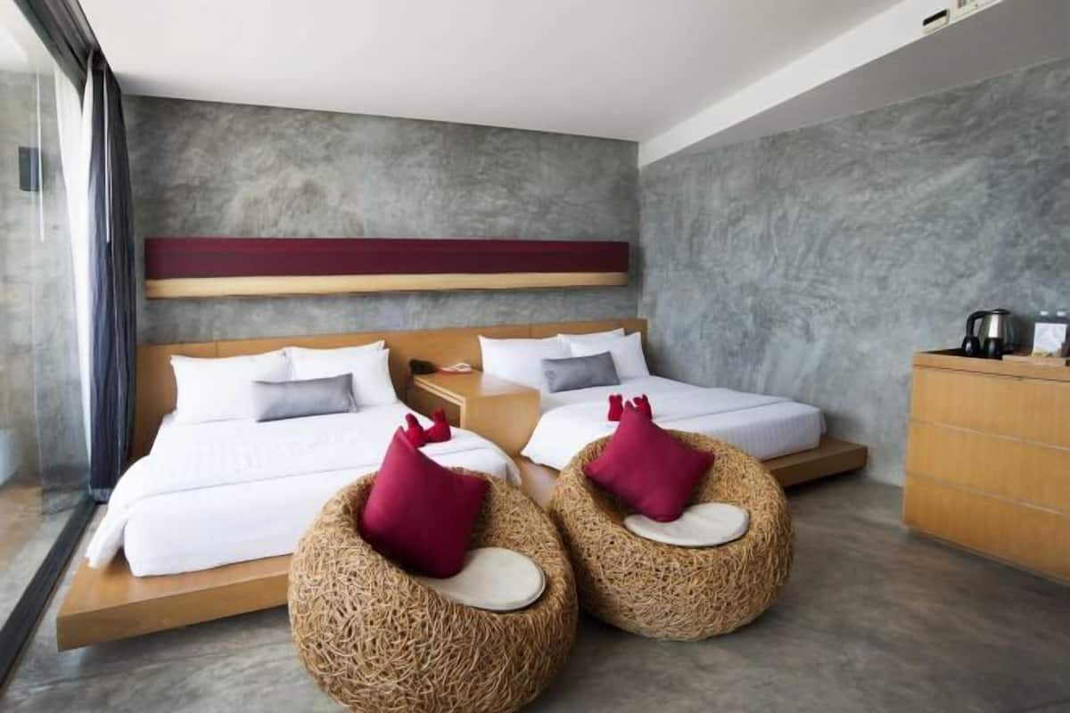 Minibar con snack e bevande gratuite, cassaforte in camera
