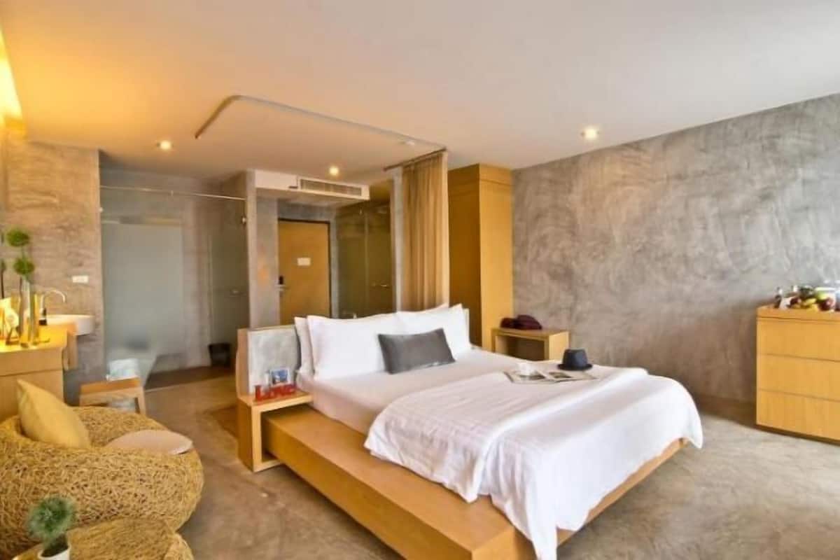 Free minibar, in-room safe, desk, rollaway beds