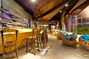 Bar (on property) - The Now Hotel (Pattaya)