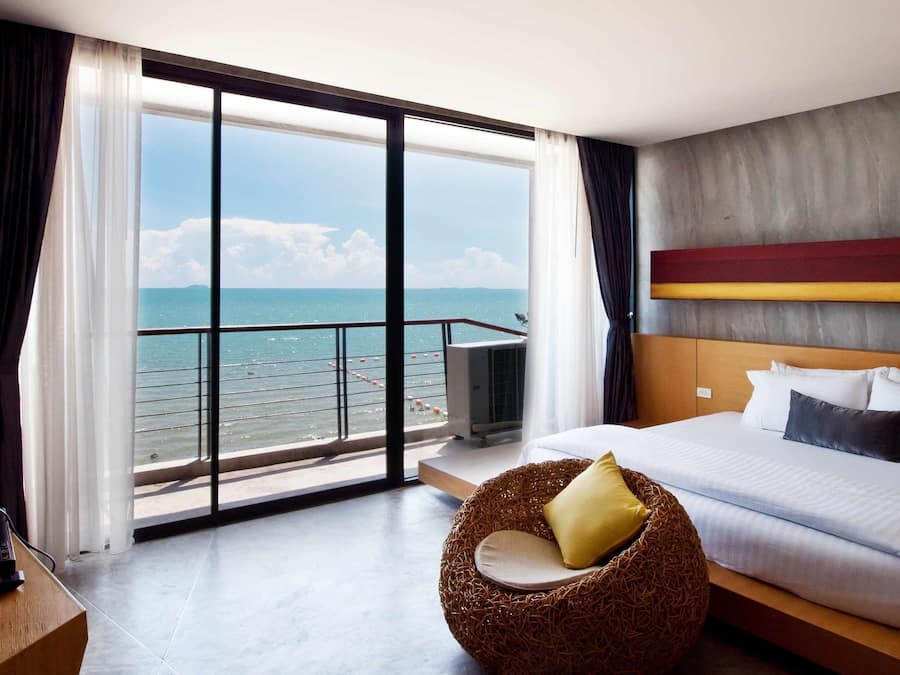 Quarto (Master room XL) | Frigobar (abastecido com itens grátis), cofres nos quartos, escrivaninha