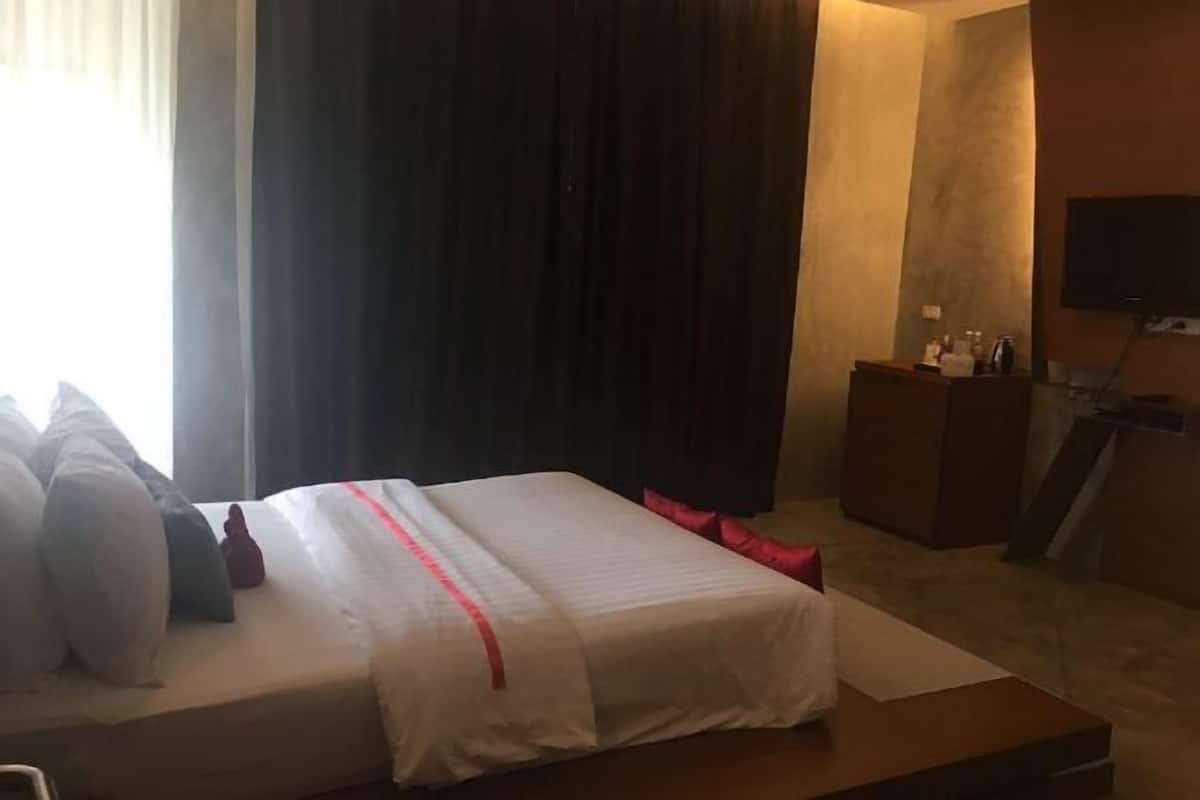 Free minibar, in-room safe, desk, rollaway beds