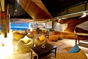 Bar (on property) - The Now Hotel (Pattaya)