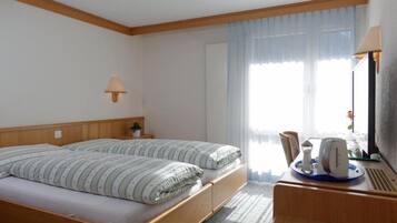 In-room safe, free WiFi, bed sheets