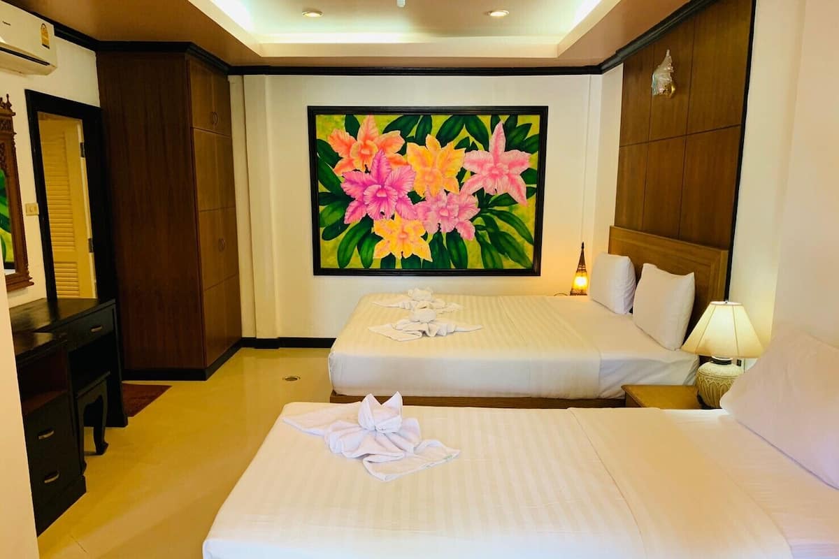 Superior Triple room | In-room safe, WiFi (free), bed sheets
