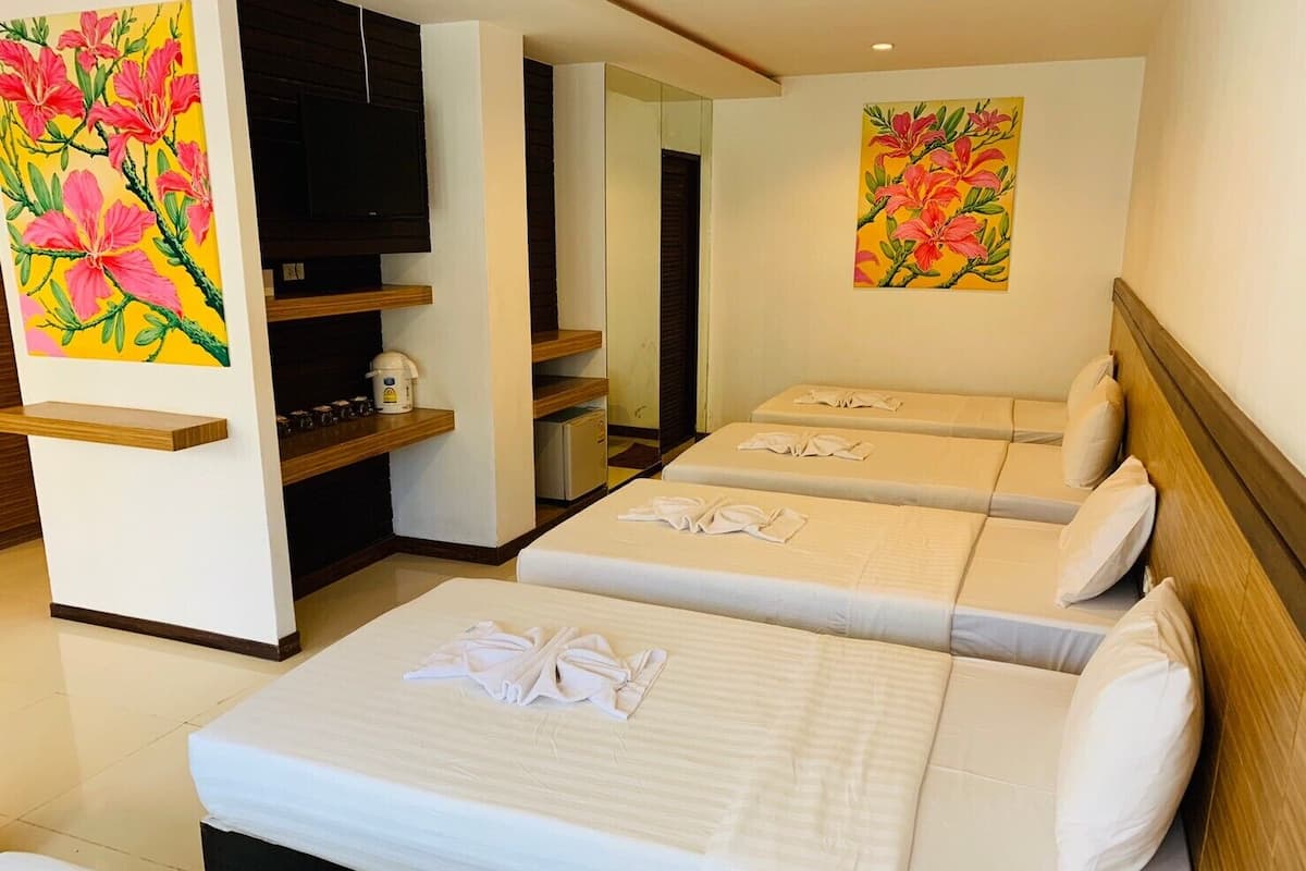 Deluxe 5 Single Beds | In-room safe, WiFi (free), bed sheets
