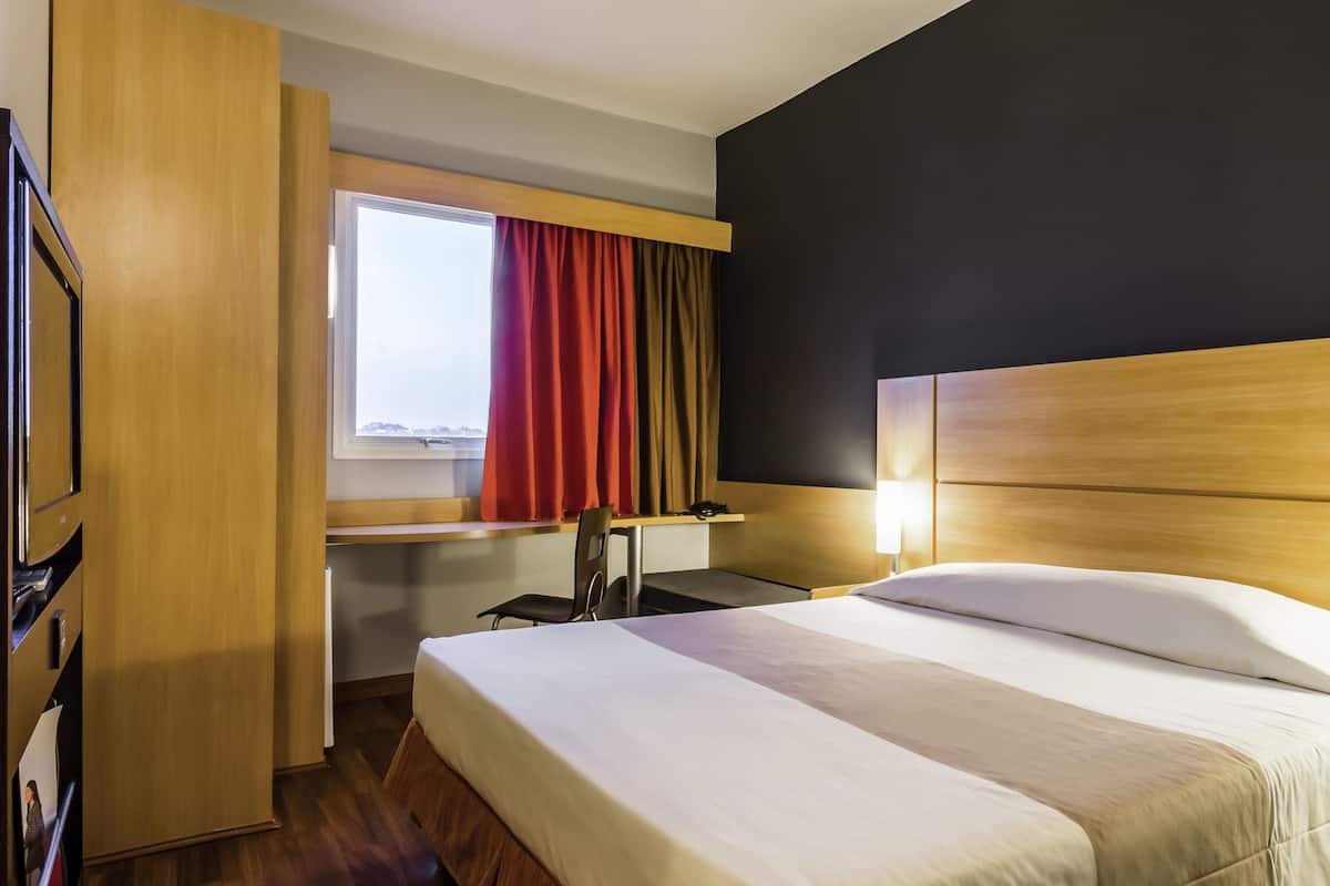 Minibar, bureau, rideaux occultants, chambres insonorisées