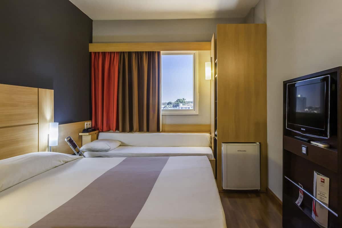 Apartment, Mehrere Betten | Minibar, Schreibtisch, Verdunkelungsvorhänge, schallisolierte Zimmer