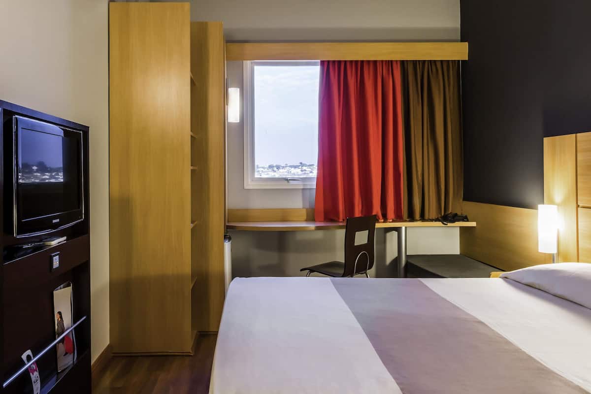 Minibar, bureau, rideaux occultants, chambres insonorisées