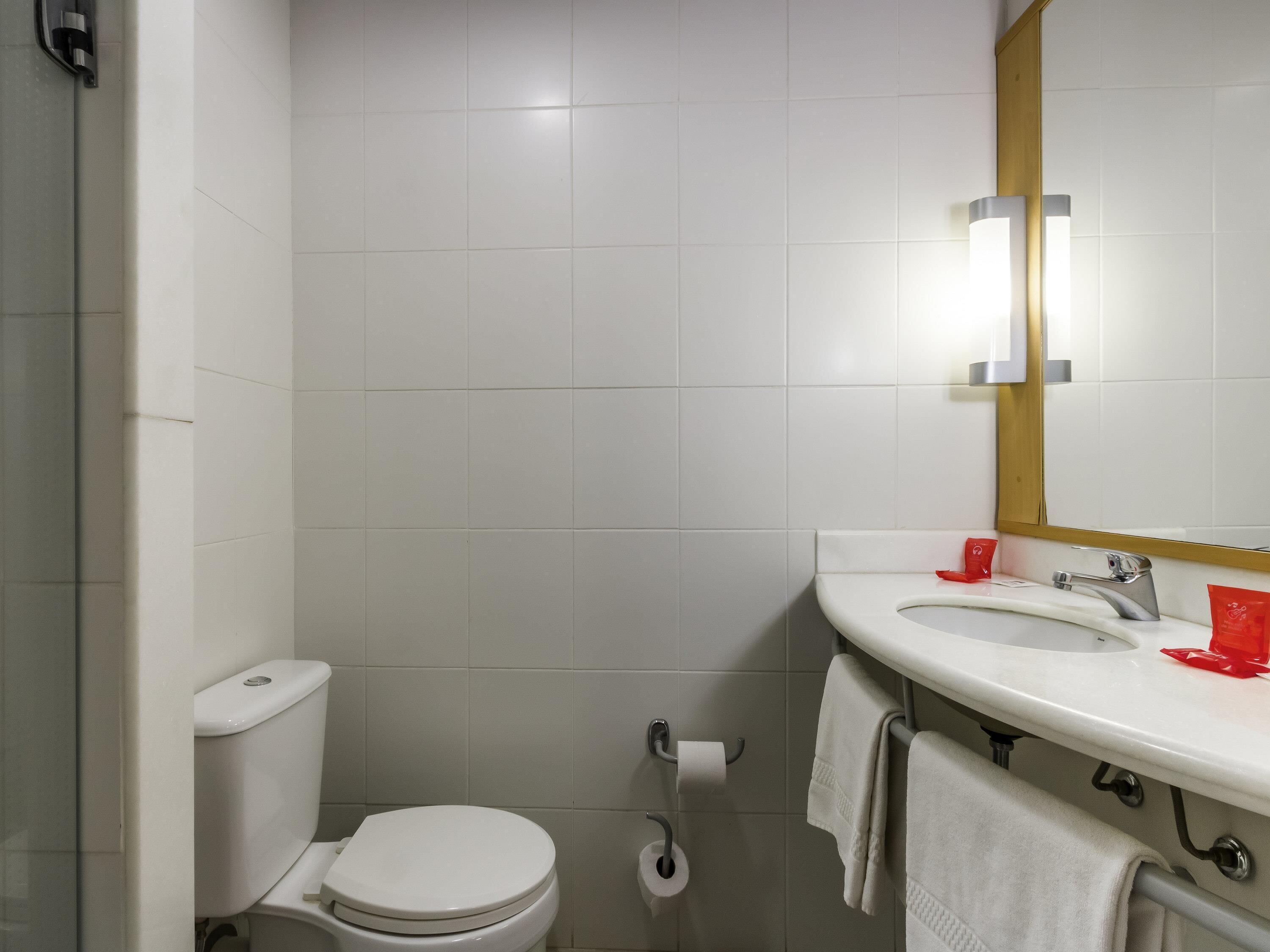 Minibar, Schreibtisch, Verdunkelungsvorhänge, schallisolierte Zimmer