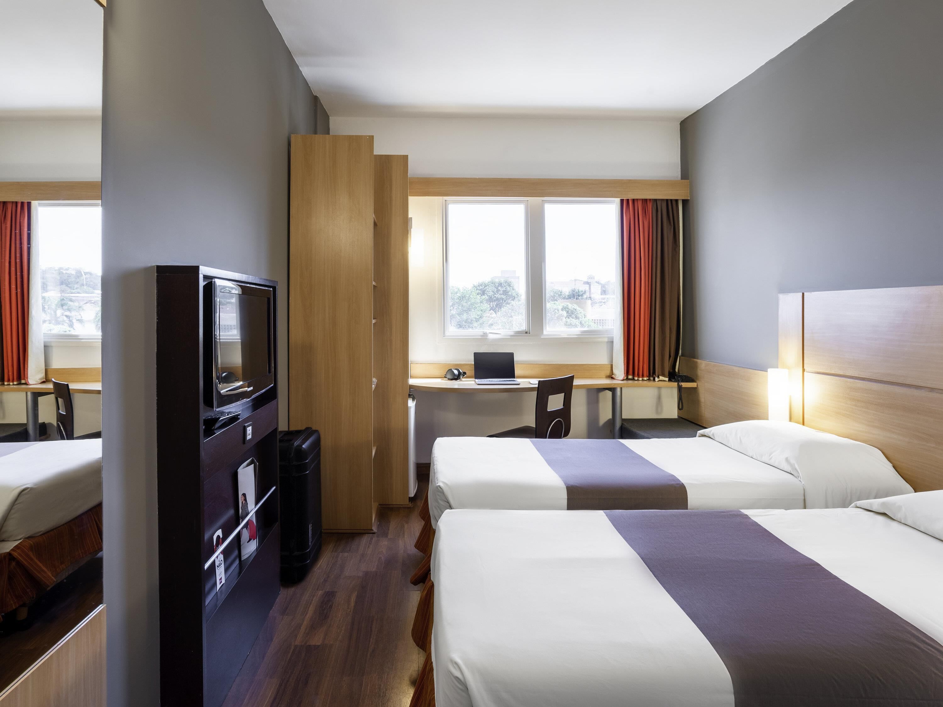 apartment, 2 single beds | minibar, desk, blackout curtains, soundproofing