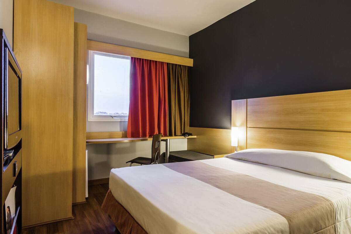 Apartment, 1 Double Bed | Minibar, desk, blackout curtains, soundproofing