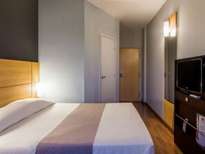 Apartamento, 1 cama doble | Minibar, escritorio, cortinas opacas y sistema de insonorización