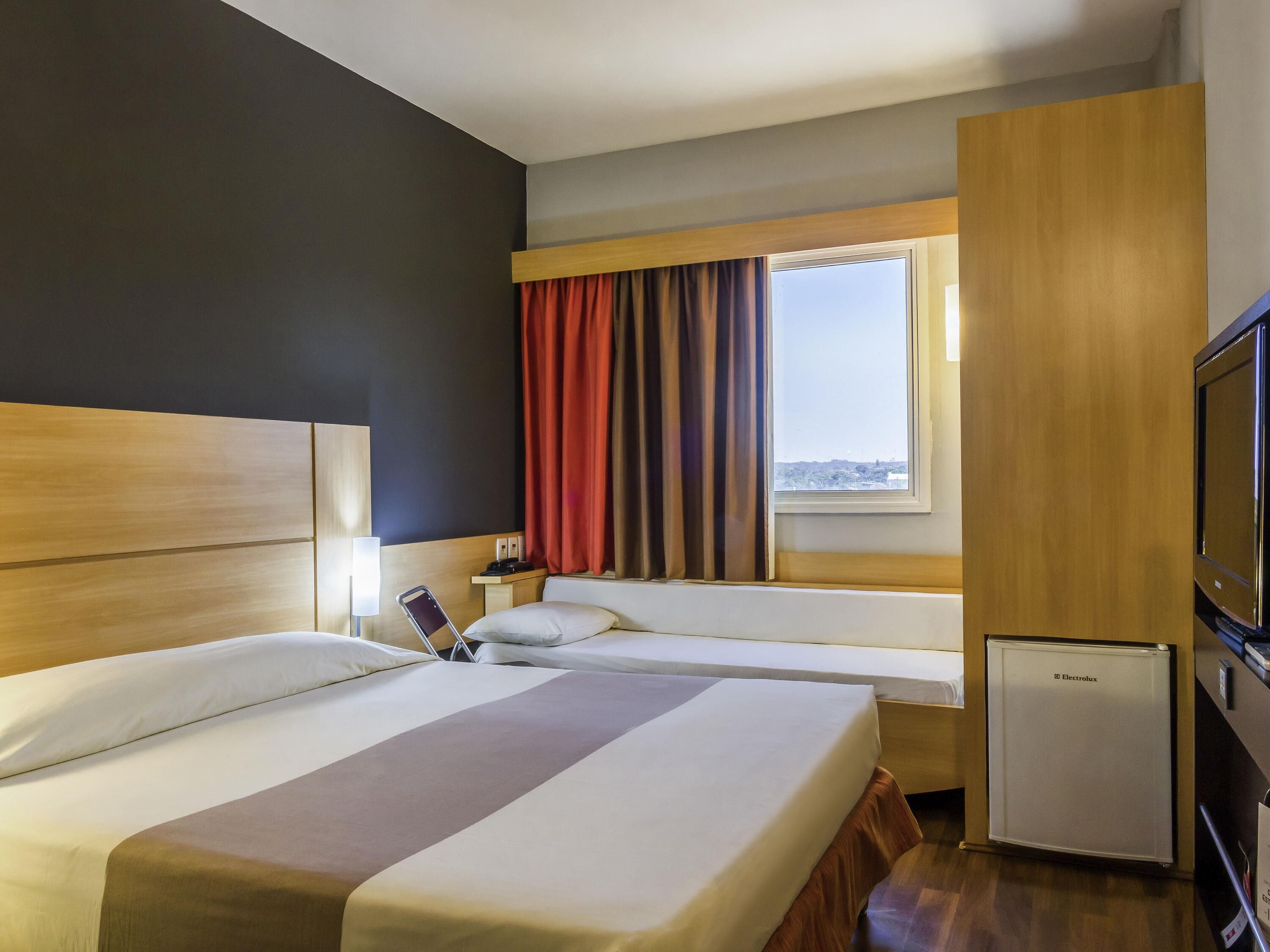 apartment, multiple beds | minibar, desk, blackout curtains, soundproofing