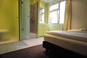Hypo-allergenic bedding available, in-room safe, blackout drapes - Arthotel Ana Hafencity (Hamburg)
