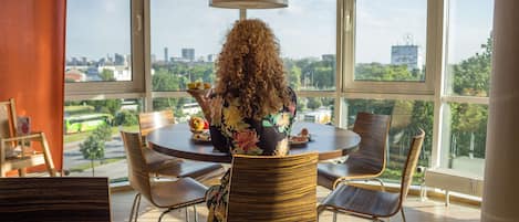 Tägliches Frühstücksbuffet (10.9 EUR pro Person)