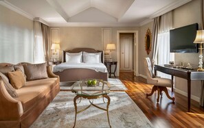 Hochwertige Bettwaren, Minibar, Zimmersafe, Schreibtisch