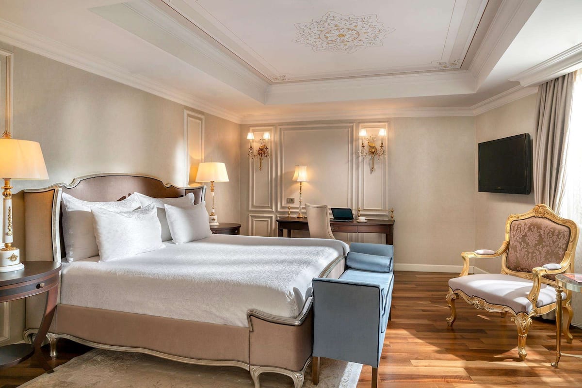 Junior Suite, 1 Double Bed (Golden Horn View) | 1 bedroom, premium bedding, minibar, in-room safe
