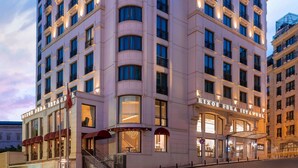 A multi-story hotel with a classic architectural design, featuring a prominent entrance with a staircase and a sign that reads "Rixos Perla Istanbul." - Rixos Pera Istanbul - Nickelodeon Play Access (Istanbul)