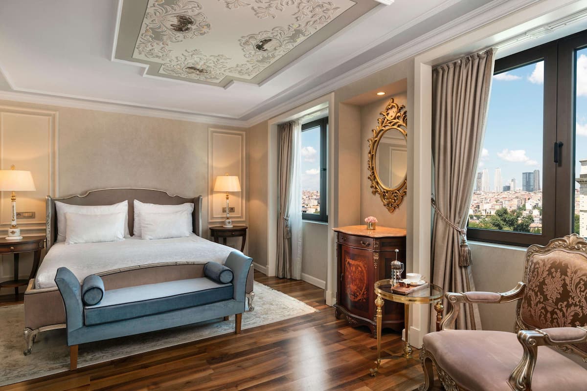 Family Suite, 2 Twin Beds | 1 bedroom, premium bedding, minibar, in-room safe