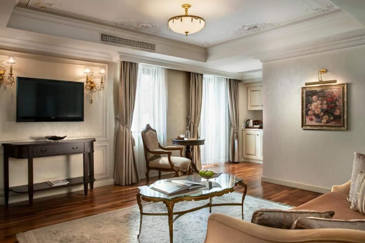 Grand Suite, 2 Twin Beds | 1 bedroom, premium bedding, minibar, in-room safe