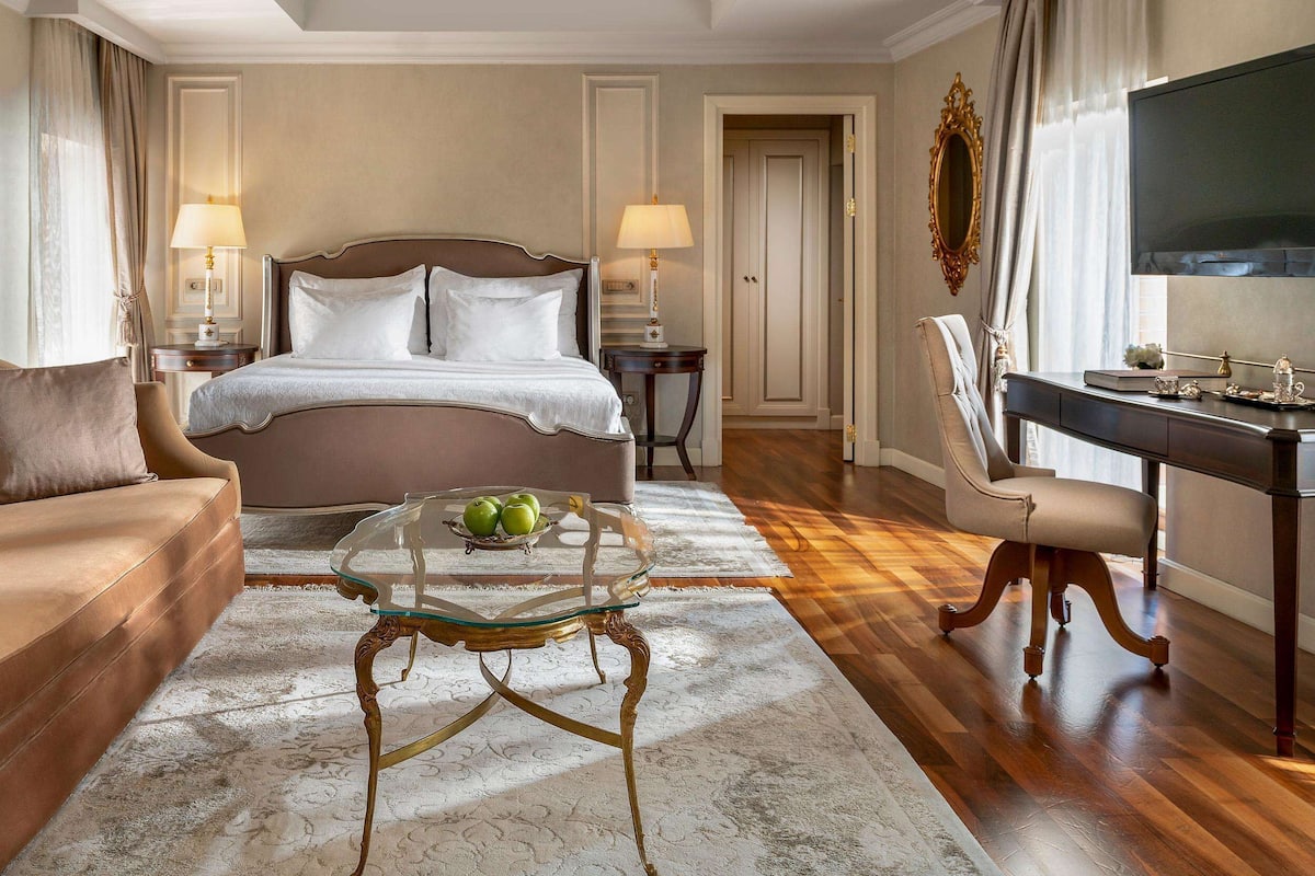 Suite, 2 Twin Beds, Terrace | 1 bedroom, premium bedding, minibar, in-room safe