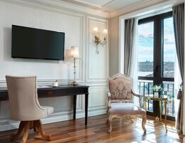 Premium-Zweibettzimmer, 2 Einzelbetten (Golden Horn View) | Hochwertige Bettwaren, Minibar, Zimmersafe, Schreibtisch