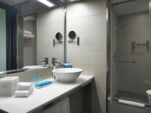 Shower, rainfall showerhead, designer toiletries, hair dryer - Aloft Zhengzhou Zhengdong New District, a Marriott Hotel (Zhengzhou)