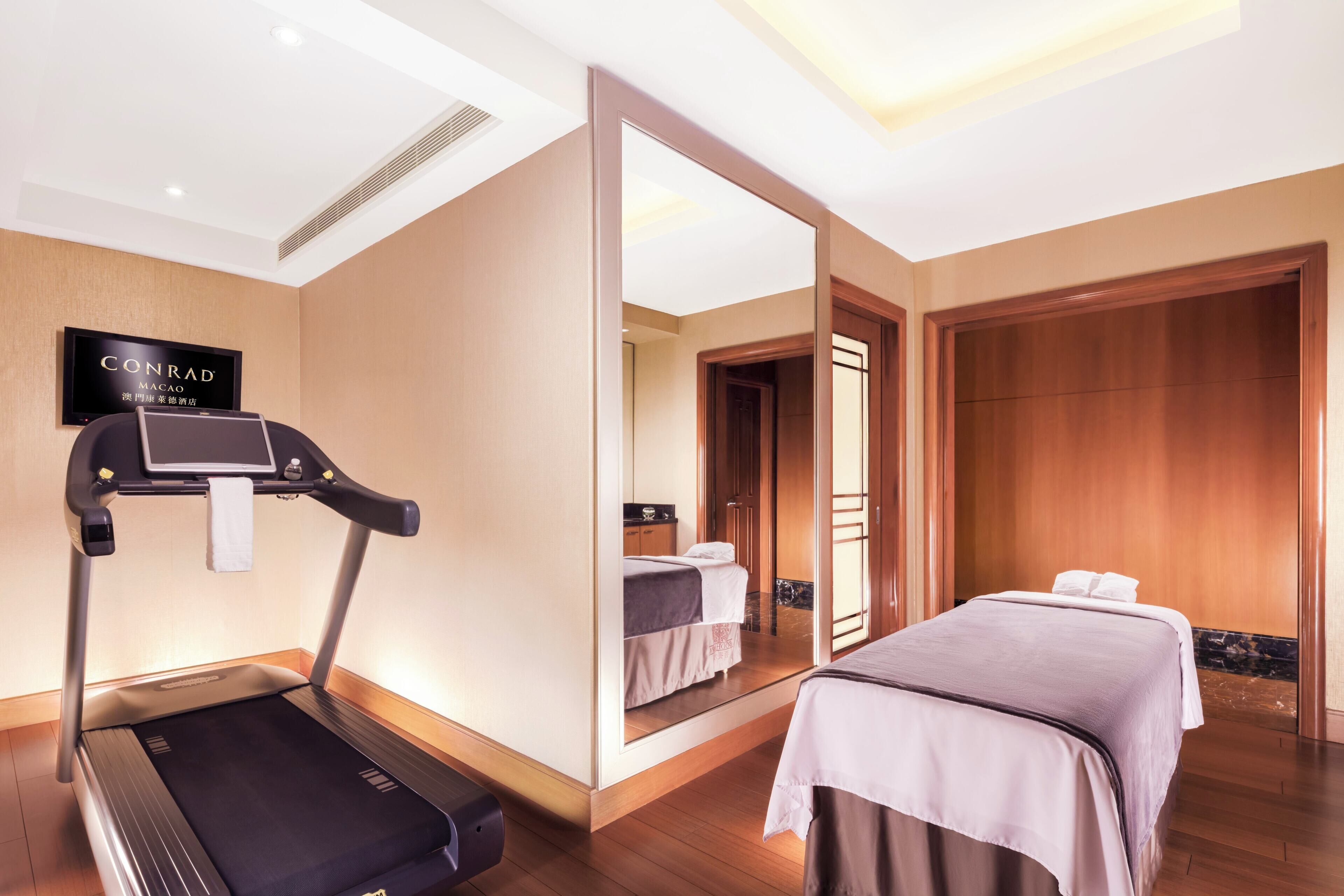presidential suite, 1 king bed | minibar, in-room safe, desk, laptop workspace