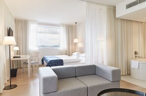 Suite (Prestige) | Biancheria da letto di alta qualità, minibar, una cassaforte in camera