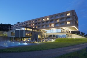 Fassade der Unterkunft – Abend/Nacht