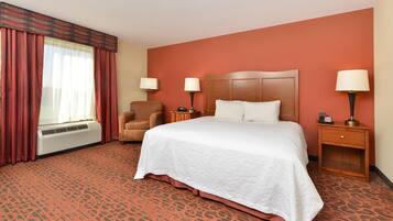 SÀngtillbehör av högsta kvalitet, duntÀcken, minibar och skrivbord