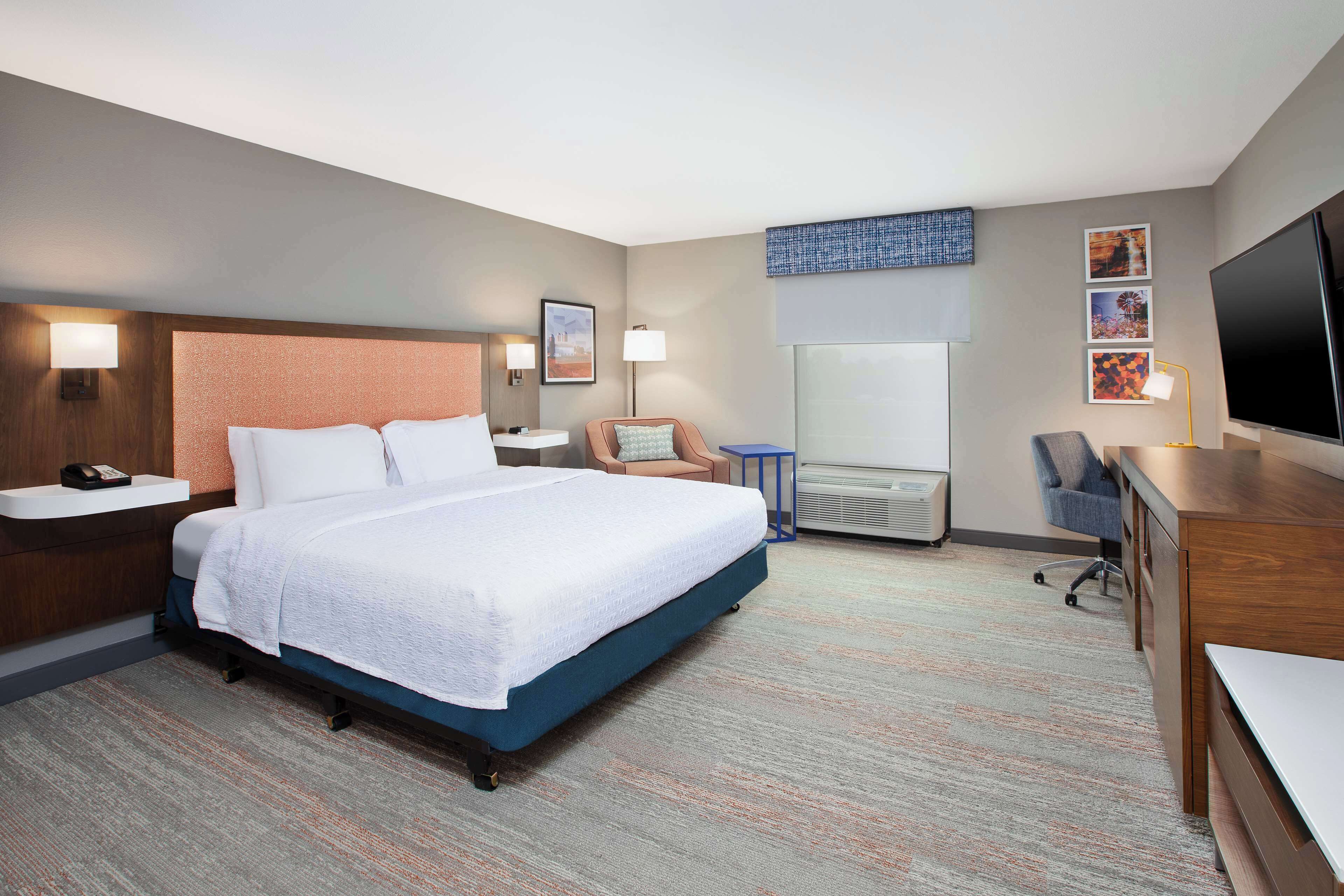 room, 1 king bed, accessible, bathtub (mobility & hearing) | premium bedding, down duvets, minibar, desk