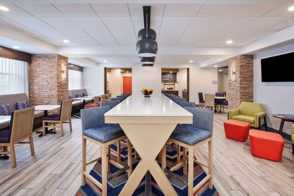 Restaurant - Hampton Inn Clinton, IA (Clinton)