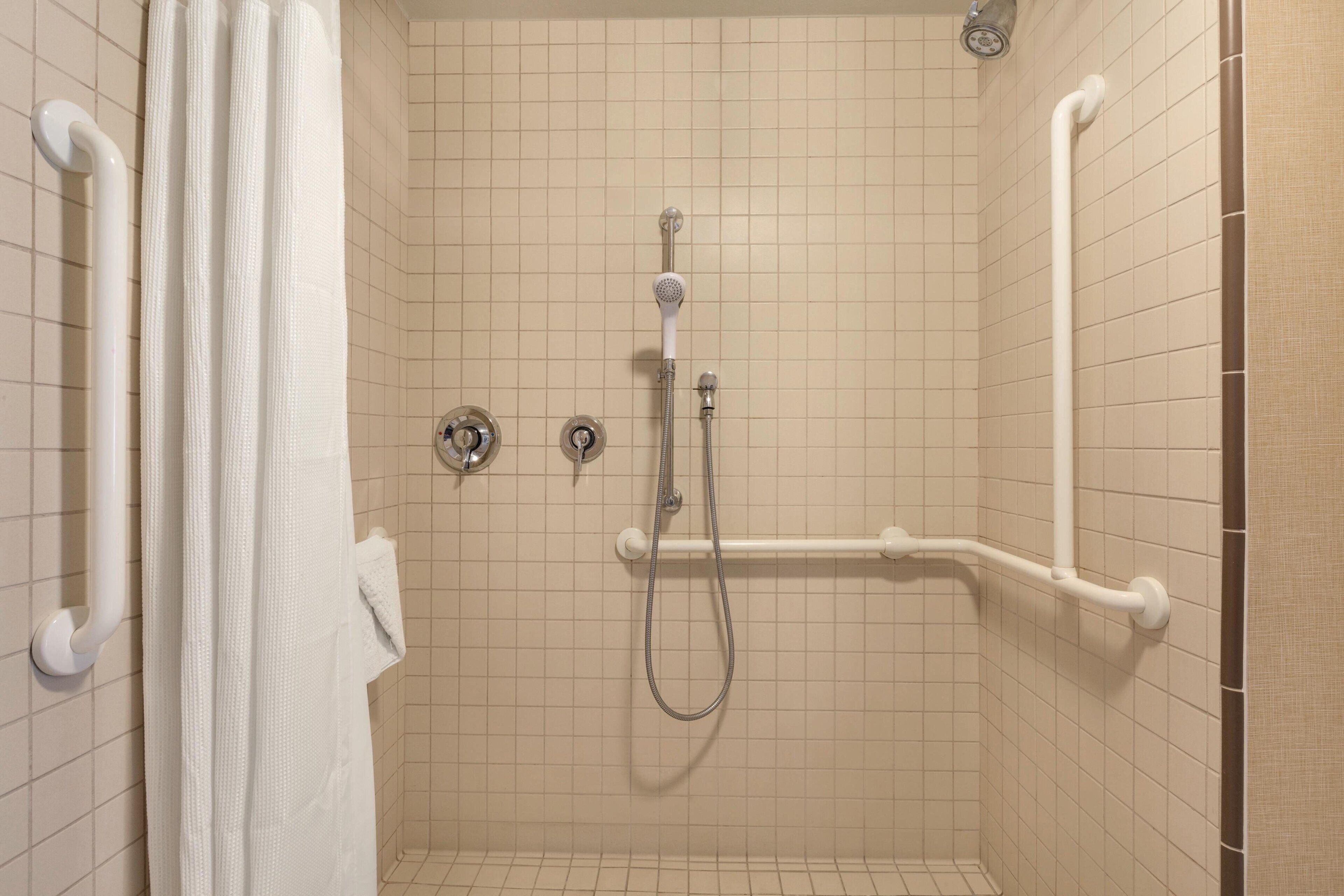 suite, 1 bedroom | bathroom | combined shower/bathtub, free toiletries, hair dryer, bathrobes