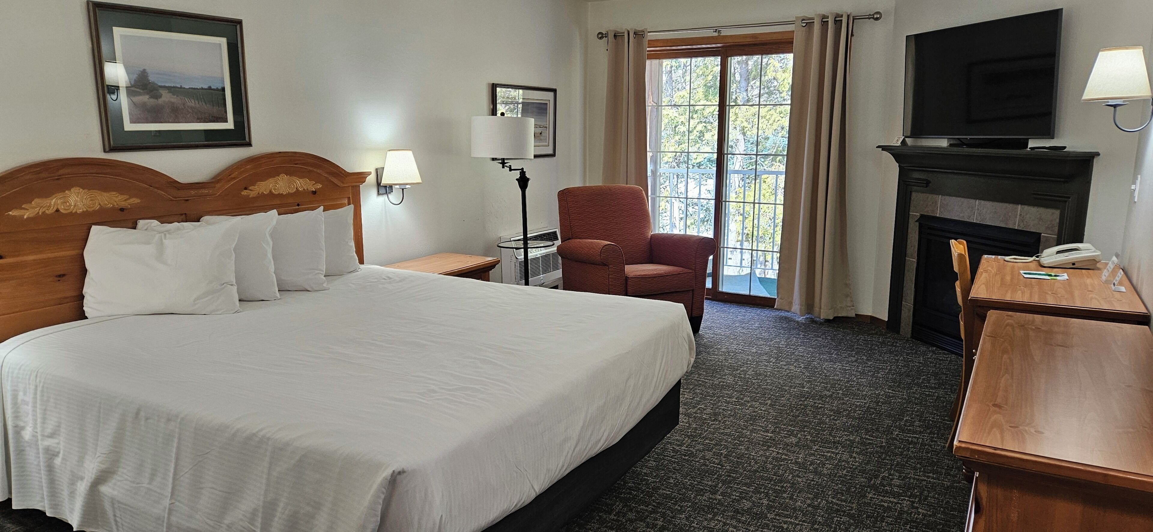 Hemlock (2nd Floor Only) | Living area