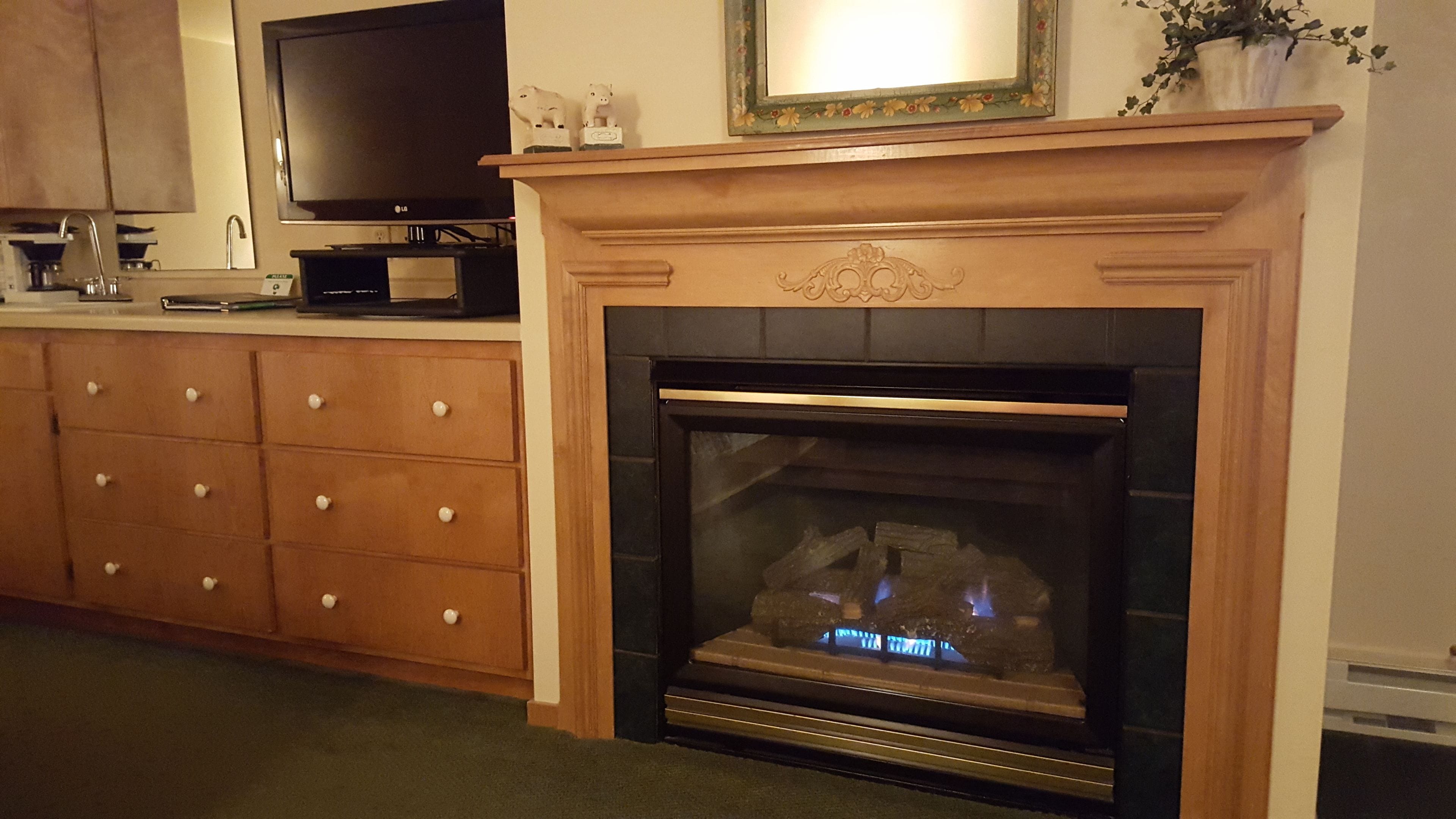 deluxe oak suite | 1 bedroom, iron/ironing board, free wifi, bed sheets