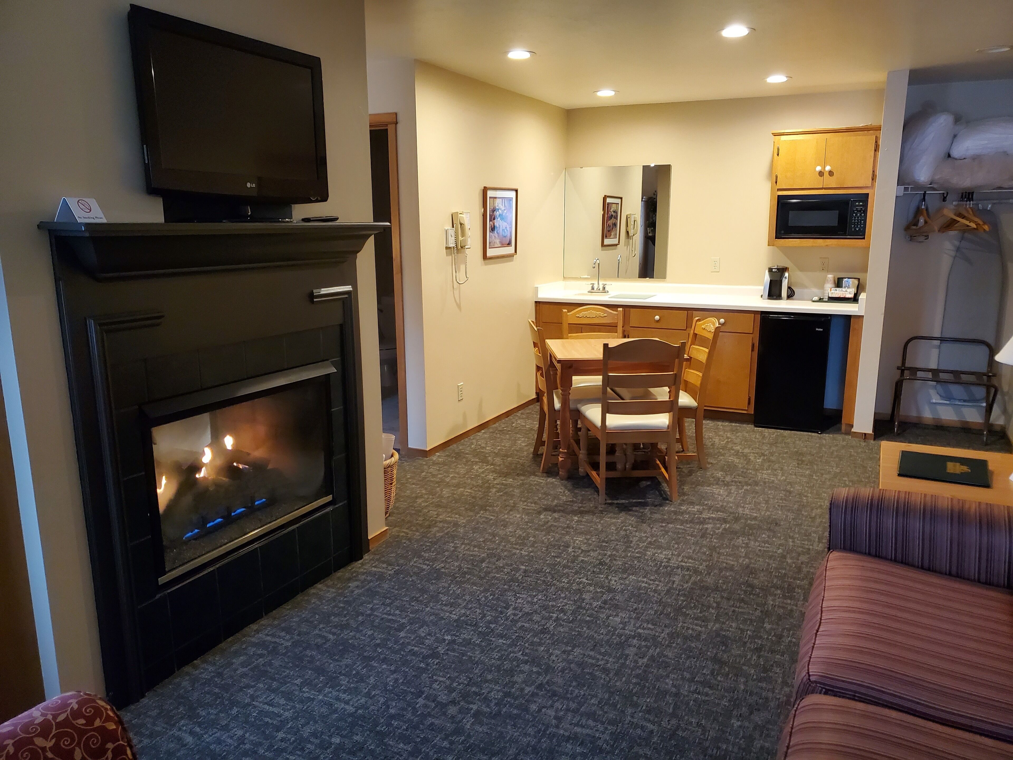 hawthorne (2nd floor, no-balcony) | 1 bedroom, iron/ironing board, free wifi, bed sheets