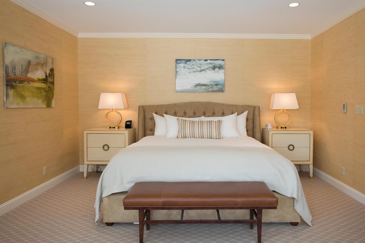 Grand-Zimmer, 1 King-Bett | Individuell eingerichtet, Verdunkelungsvorhänge, Bügeleisen/Bügelbrett