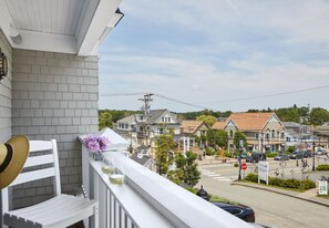 룸 (Grand King with Balcony) | 발코니