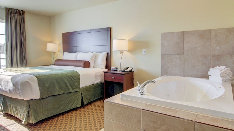 Cobblestone Inn & Suites - Carrington