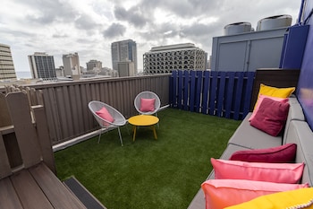 Patio, balcany or terrace at Shoreline Hotel Waikiki