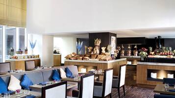 Daily buffet breakfast (AED 162 per person)