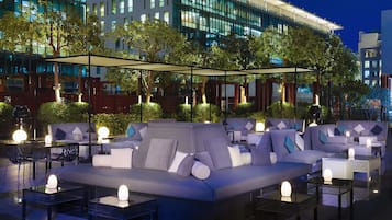 3 間餐廳,供應早餐、午餐和晚餐,阿富汗料理