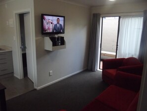 32 インチの液晶テレビ (デジタル放送視聴可)、テレビ、DVD プレーヤ ー