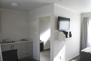 标准房, 1 间卧室 | 起居区 | 32-英寸液晶电视（配备数码频道）、电视、DVD 播放器