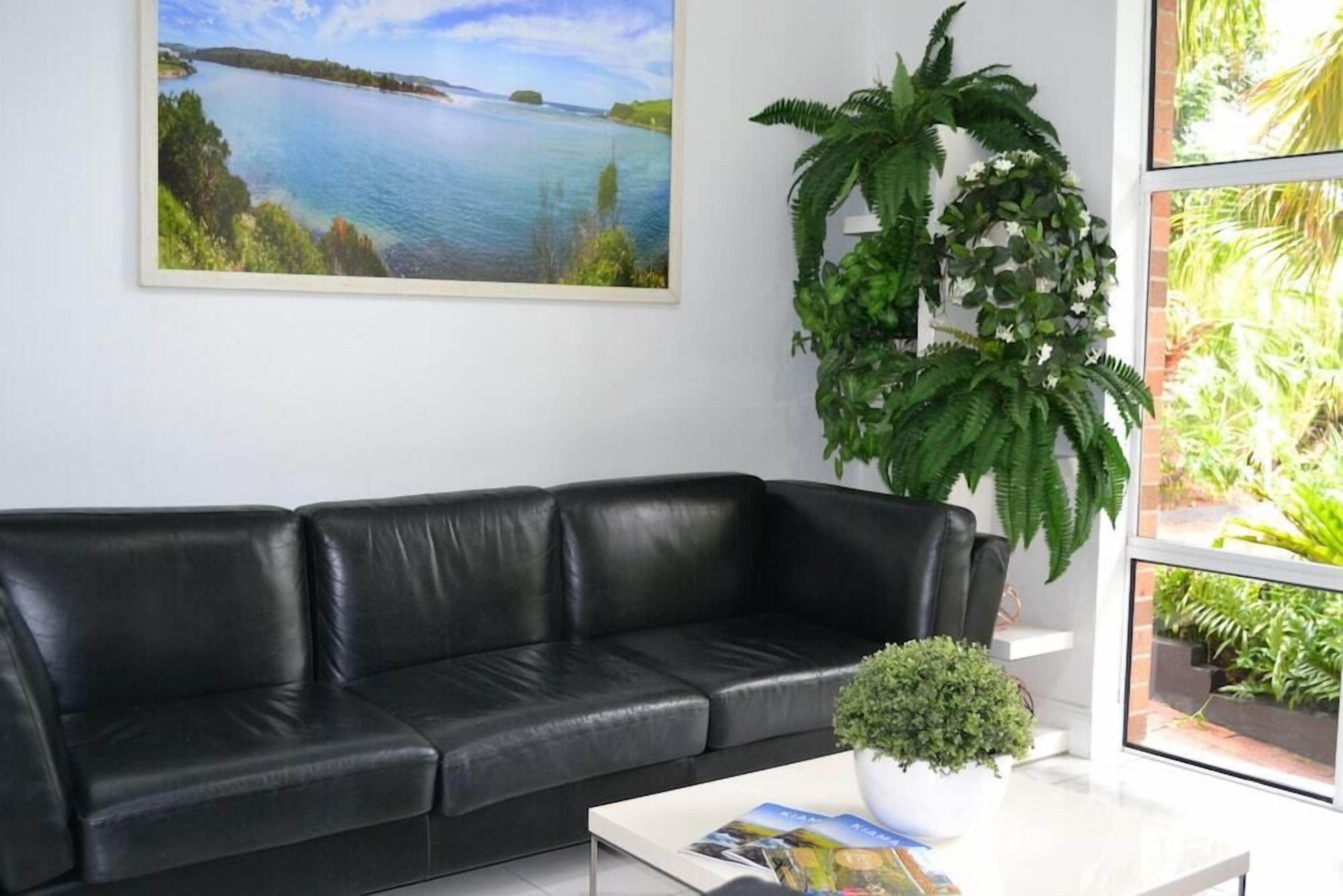 42-inch lcd tv with satellite channels, tv, streaming services