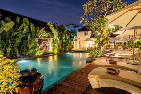 Outdoor pool, pool umbrellas, sun loungers