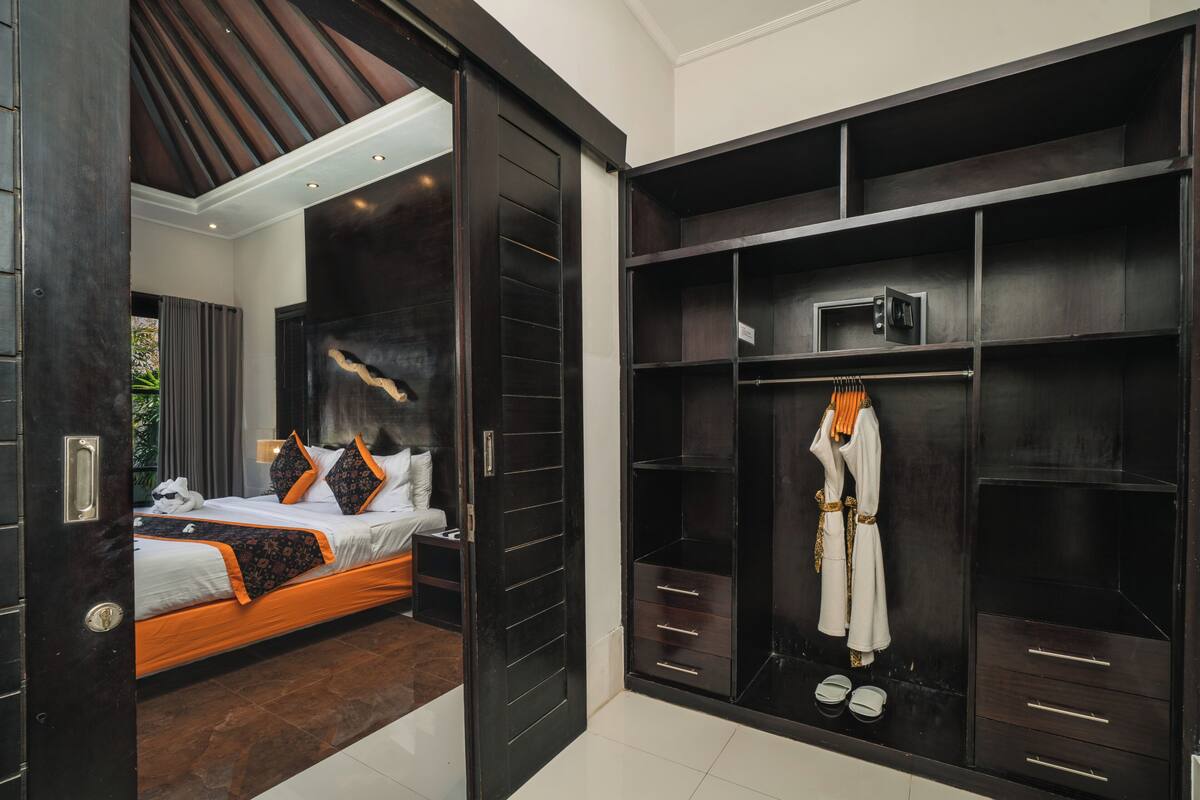In-room safe, desk, laptop workspace, blackout drapes