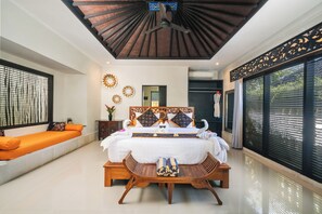 Suite, 1 Bedroom | In-room safe, desk, laptop workspace, blackout drapes